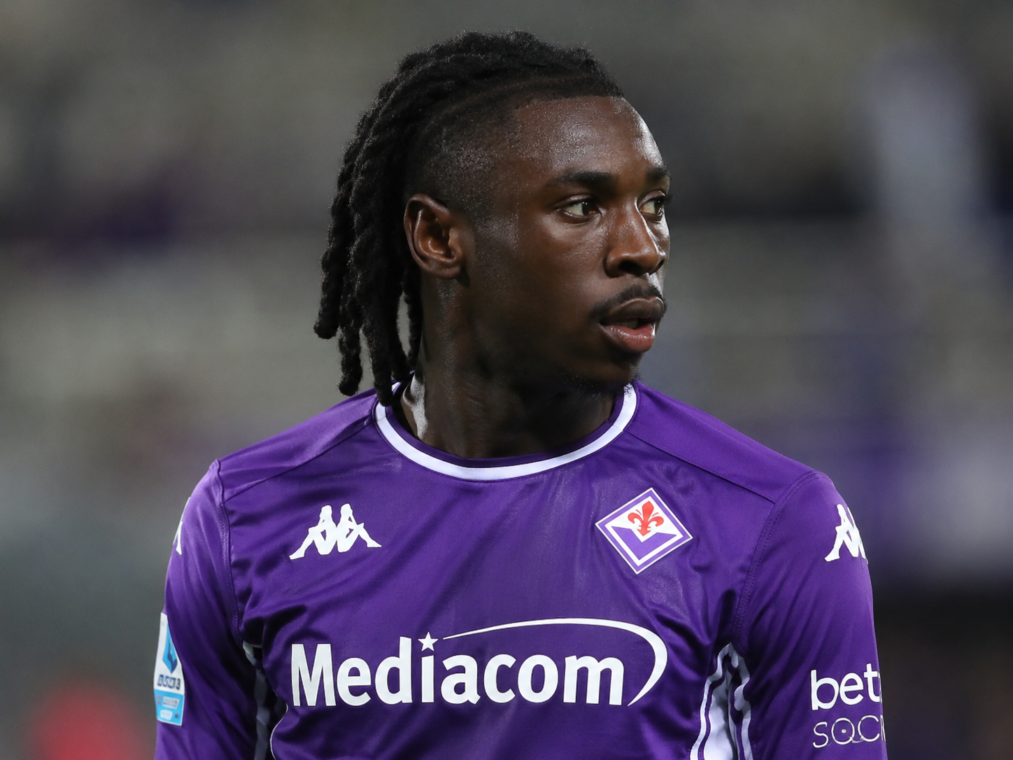 Kean lascia la Fiorentina per il Como: il rinnovo fino al 2029 non è servito a niente