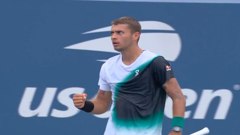 Flavio Cobolli in campo durante gli US Open 2026